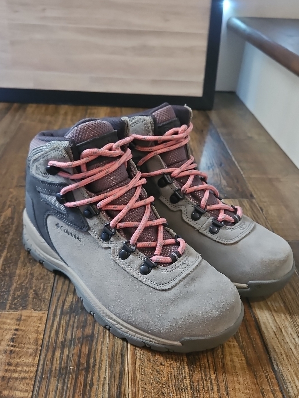 Columbia Women's Gray Suede Leather Outdoorsy Hiking Boots with Pink Lace Accent